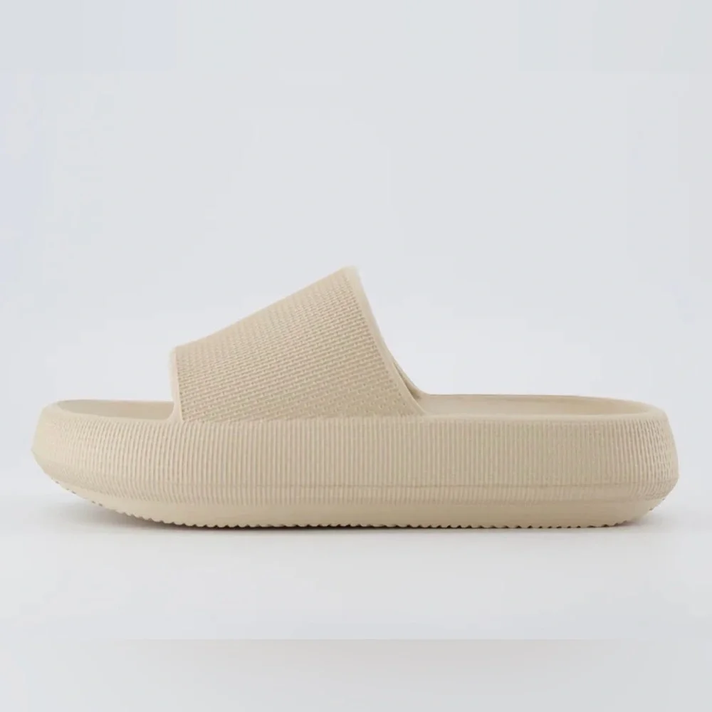 Cushionaire Feather Cloud tan slide sandal. Thick foam. Waterproof. Size 38 (8).